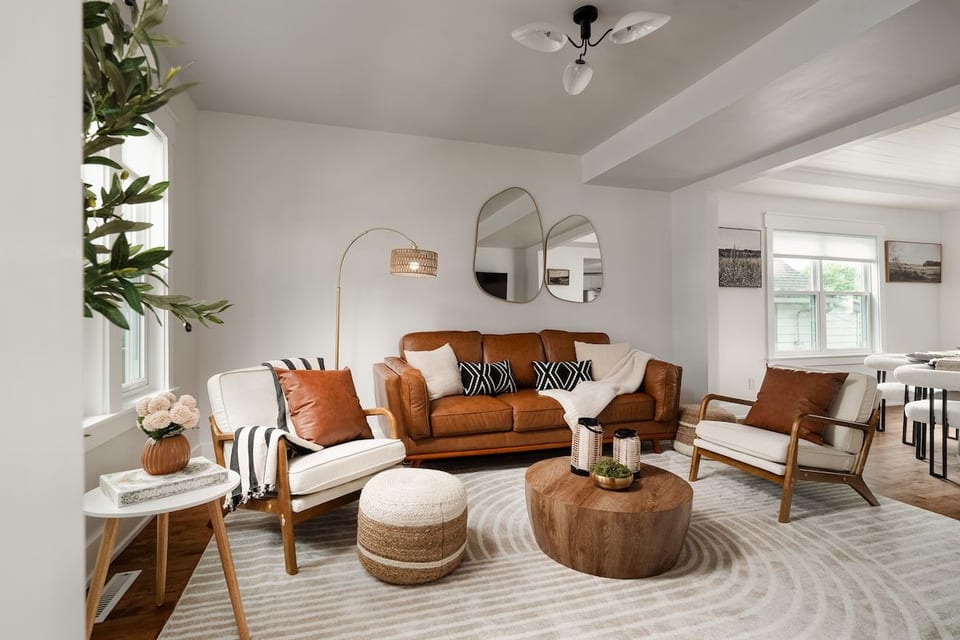 Modern Farmhouse MKE 3 BR 2.5 BA BayView LuxeHome image 1