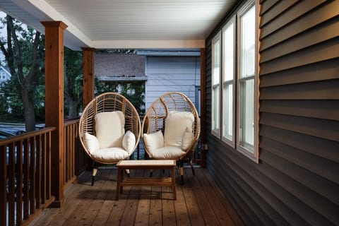 Modern Farmhouse MKE 3 BR 2.5 BA BayView LuxeHome image 5