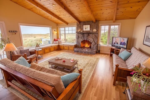 Spectacular Large Beachfront Home • Dog Friendly