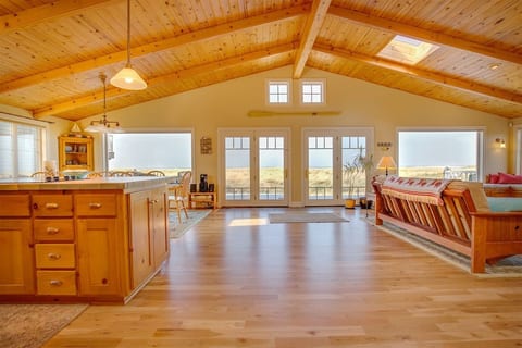 Spectacular Large Beachfront Home • Dog Friendly