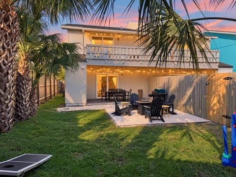 The Yellow Retreat A | Beach Walk + Private Yard