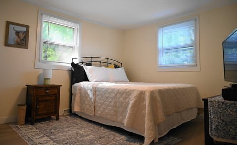Charming Farmhouse Near NH Beaches & Portsmouth image 5