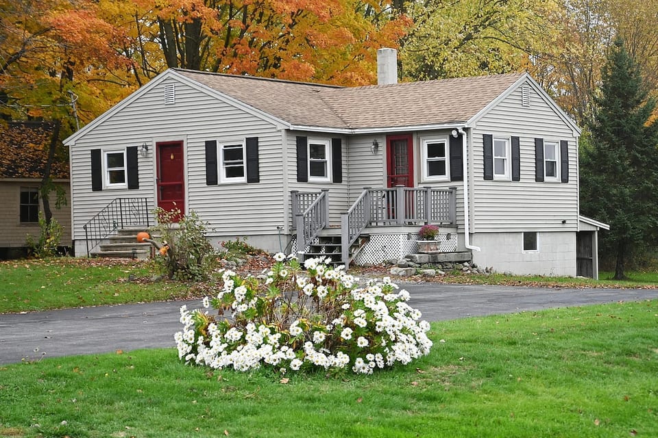 Charming Farmhouse Near NH Beaches & Portsmouth image 1