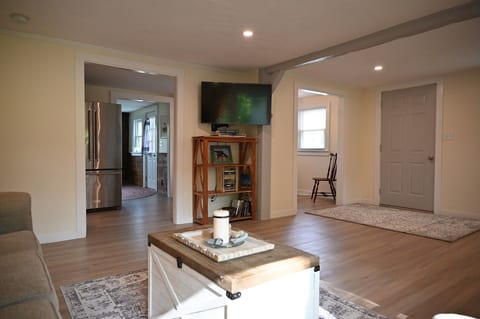 Charming Farmhouse Near NH Beaches & Portsmouth image 3