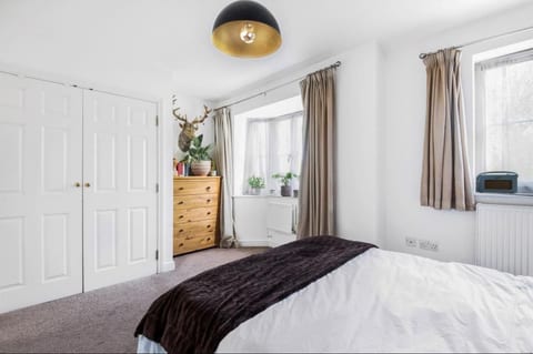 Entire 1 bed flat with garden in Peckham image 4