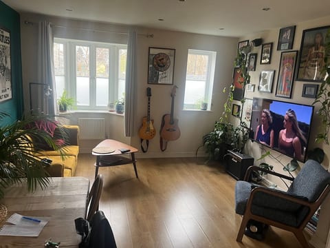 Entire 1 bed flat with garden in Peckham image 1