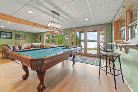 Lakehouse w/ HotTub • Gameroom • Fire Pit • Kayaks