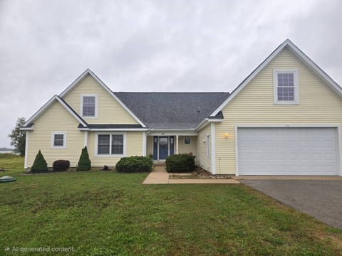6 BR Lakehouse w/ Hot Tub • FirePit • Dock