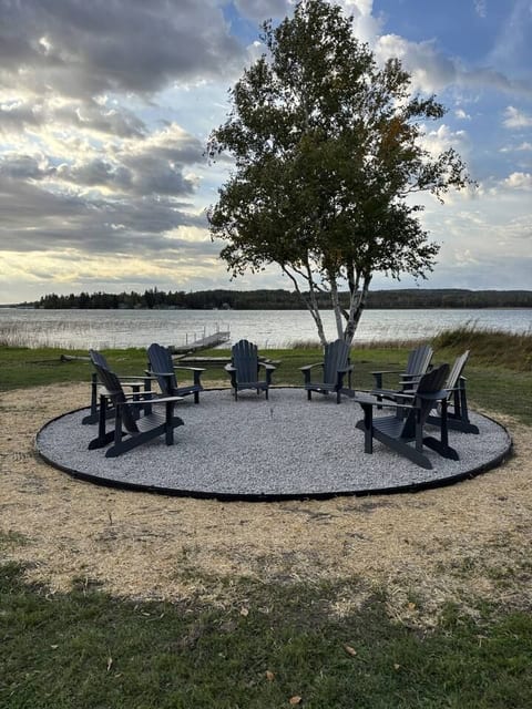 6 BR Lakehouse w/ Hot Tub • FirePit • Dock