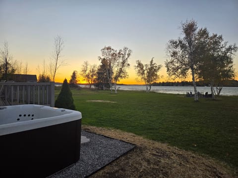 6 BR Lakehouse w/ Hot Tub • FirePit • Dock