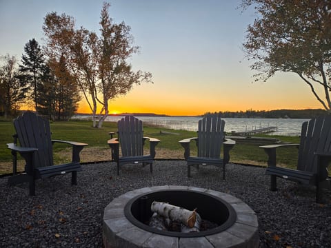 6 BR Lakehouse w/ Hot Tub • FirePit • Dock