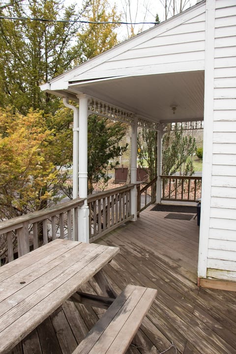 exterior- front porch