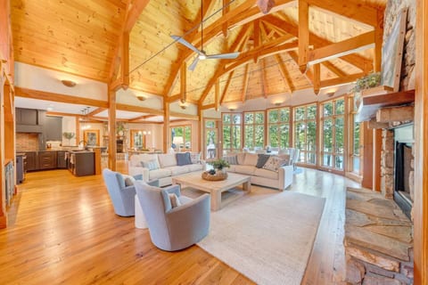 Lago Reposado | Luxury Lakefront Home • Sleeps 16