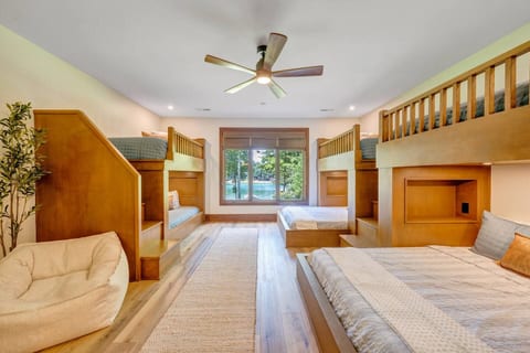 Lago Reposado | Luxury Lakefront Home • Sleeps 16
