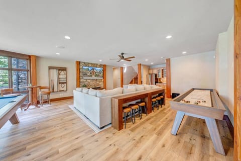 Lago Reposado | Luxury Lakefront Home • Sleeps 16