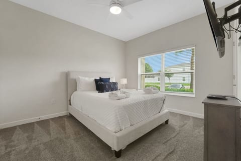 Modern Orlando getaway near Disney & Universal! image 4