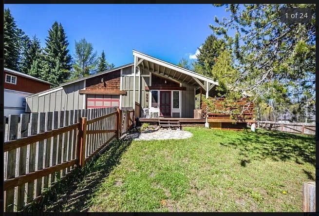 Walk to the Lake! 4 beds, 3 bedrooms, fenced yard