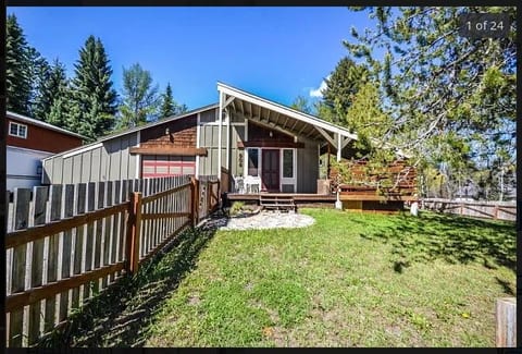 Walk to the Lake! 4 beds, 3 bedrooms, fenced yard image 1