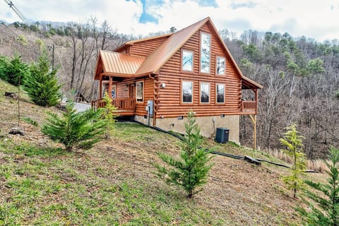 Cabin with 2 King Beds & Hot Tub