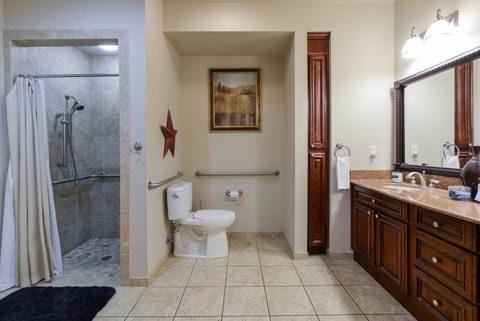 Accessible 4BR/4BA Golf Villa with Resort Pool