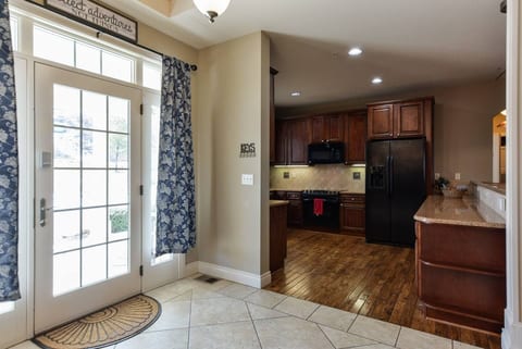 Accessible 4BR/4BA Golf Villa with Resort Pool