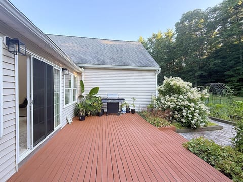 Shirley Mansion - 3BR/2.5BA One-Level Family Home