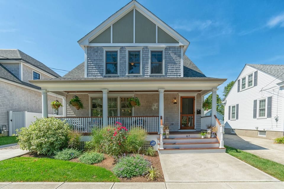Perfect Location; Exceptional Outdoor Space - Narragansett