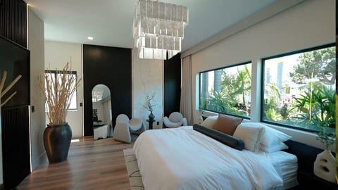 North Pacific Beach Wellness Estate + Pool & Spa image 3