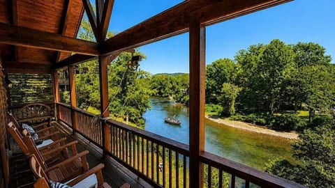 Riverside 3 Bed Cabin - Jacuzzi & Dockside Firepit image 2
