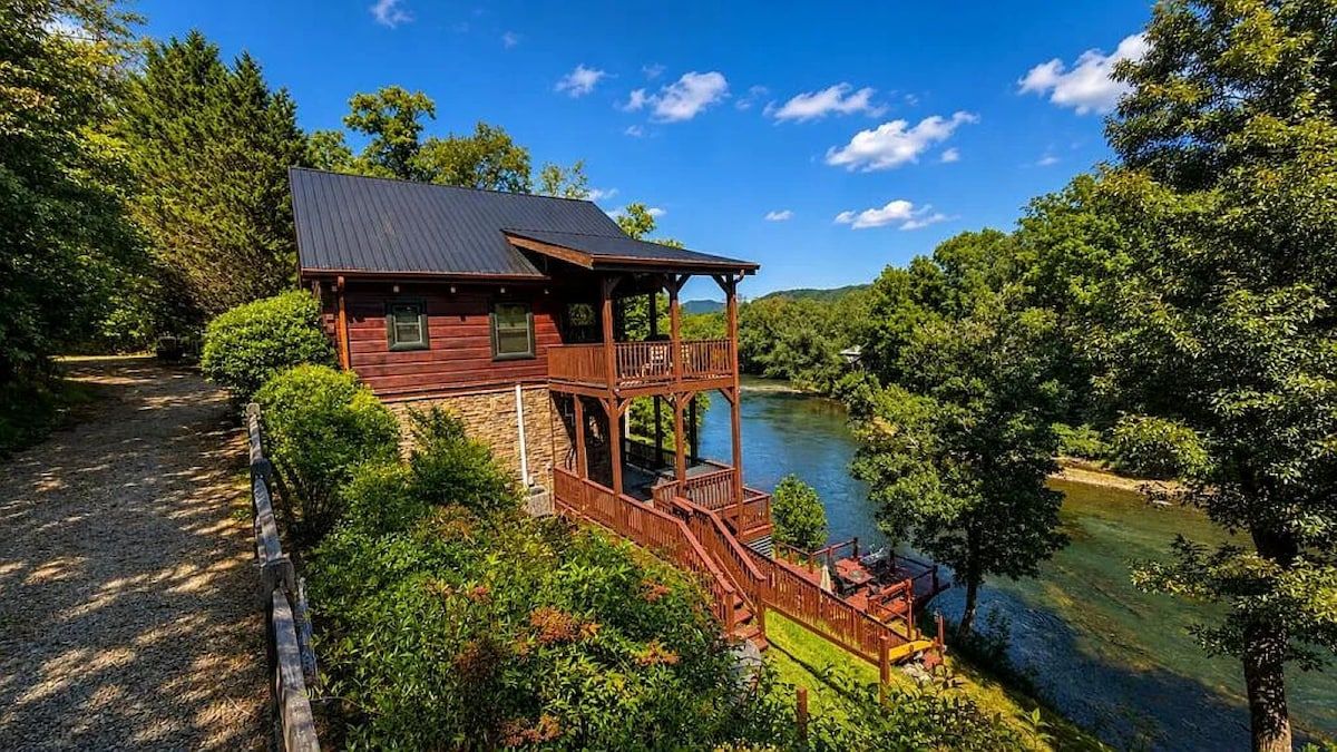 Riverside 3 Bed Cabin - Jacuzzi & Dockside Firepit