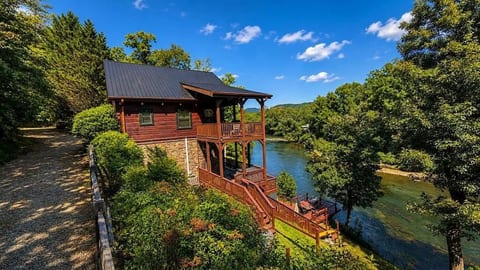 Riverside 3 Bed Cabin - Jacuzzi & Dockside Firepit