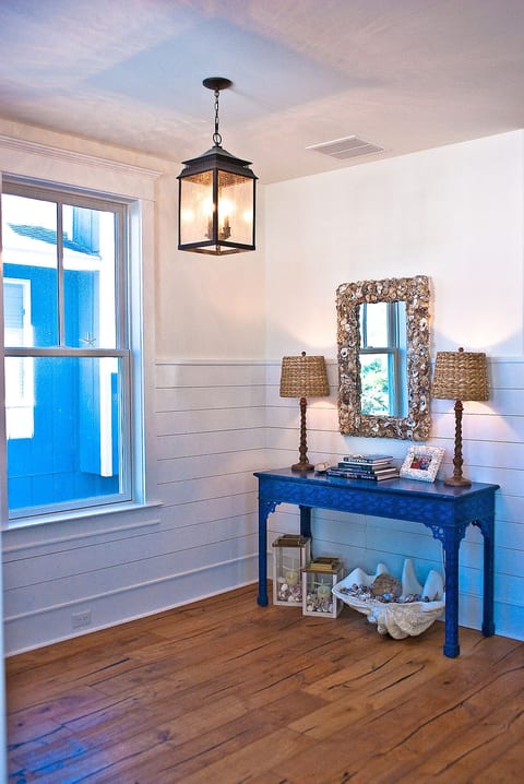 Entry foyer with lots of natural light.