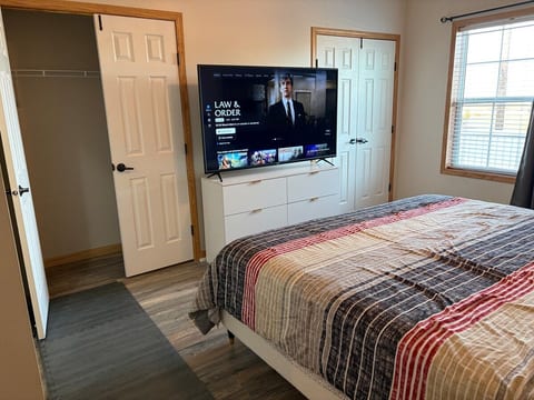 Spacious King Suite (downstairs) image 1