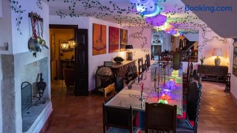 Small Cozy Bedroom in 17-century Villa with Snooker, BBQ and Music Room in Sintra Historic Center