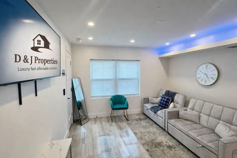 Wavecrest Retreat (Near Strip & Beach)