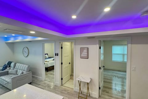 Wavecrest Retreat (Near Strip & Beach)