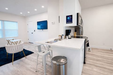 Wavecrest Retreat (Near Strip & Beach)