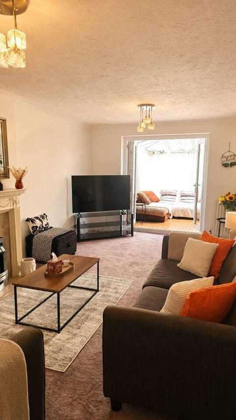 Luxury 4 Bed Hot Tub House | Derby