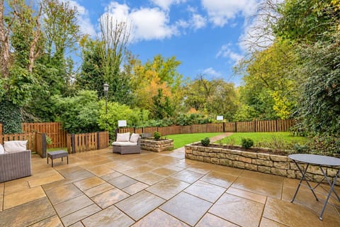 Garden Terrace with Outdoor Seating