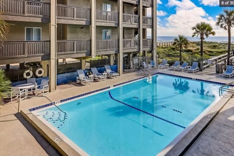 Steps to the Beach Condo w/ Pool - Amelia Island