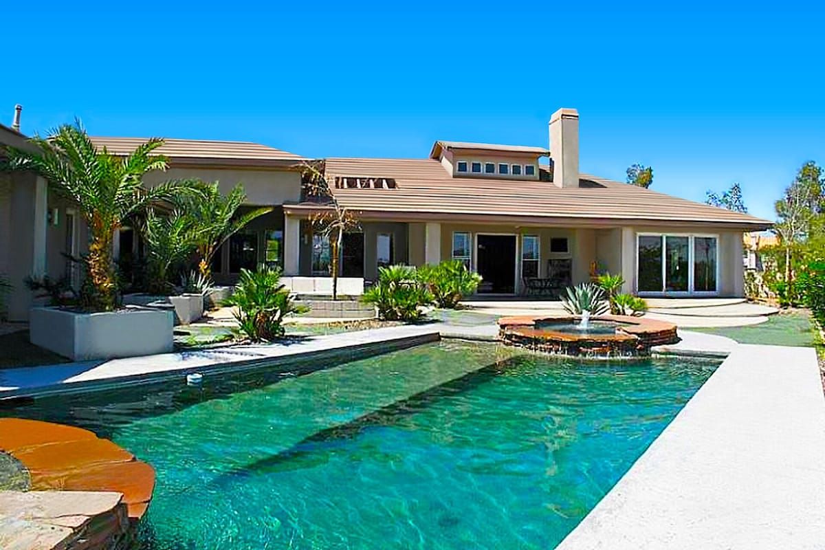 Luxury Modern Estate, Amazing Strip Views! Pool, Hot Tub, Basketball, Game Room