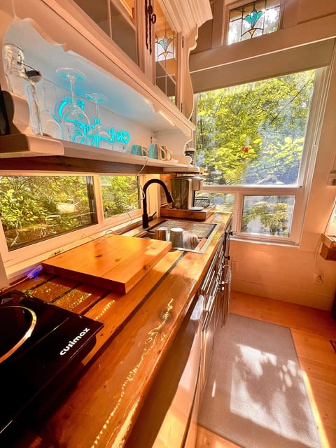 The kitchenette in the cottage.