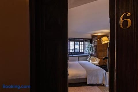 Velvet Sintra | Spacious Room, Snooker & Piano