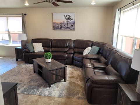 !NEW! Lavish Villa with 2 Pools/ Hot Tub in Moab!