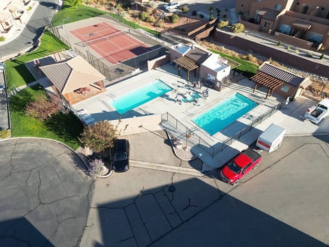 !NEW! Lavish Villa with 2 Pools/ Hot Tub in Moab!