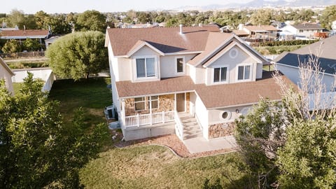 Family Retreat Near SLC Airport 6 BR 3.5 Bath image 1