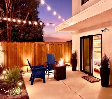Do you enjoy relaxing by a fire pit in the evenings after a day at the beach? Save to Wishlist ❤️
