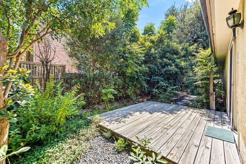 Cozy Stay in Prestigious Alamo Heights