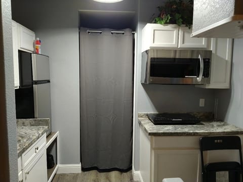 Master Suite w/Private Kitchen! image 5