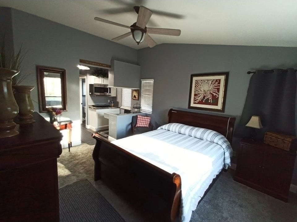 Master Suite w/Private Kitchen! image 1